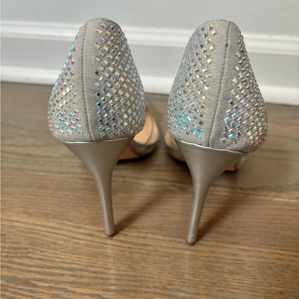 Steve Madden Marbela Pump 4.5” heel Silver Sequin Shiny Women’s size 9.5 - Picture 4 of 7